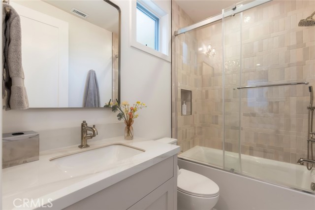 Detail Gallery Image 22 of 31 For 931 Duncan Ave, Manhattan Beach,  CA 90266 - 6 Beds | 5/2 Baths