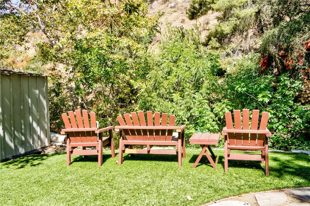 https://media.crmls.org/medias/c4bf979b-4682-4650-aa4d-20055a4025a6.jpg?preset=X-Large
