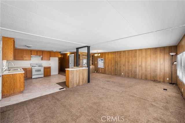 2121 Nadeau Street, Mojave CA: https://media.crmls.org/medias/c4c0c79a-c8af-442a-9f21-41b1fa76ad6b.jpg