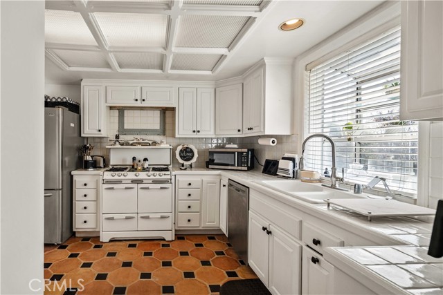 Detail Gallery Image 3 of 30 For 13382 Astoria, Sylmar,  CA 91342 - 3 Beds | 2 Baths