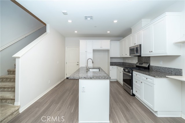 Detail Gallery Image 13 of 36 For 16028 Voyager Ave, Chino,  CA 91708 - 3 Beds | 2/1 Baths