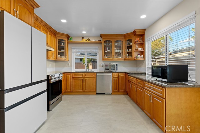 Detail Gallery Image 10 of 46 For 520 S Adria St, Anaheim,  CA 92802 - 4 Beds | 2 Baths