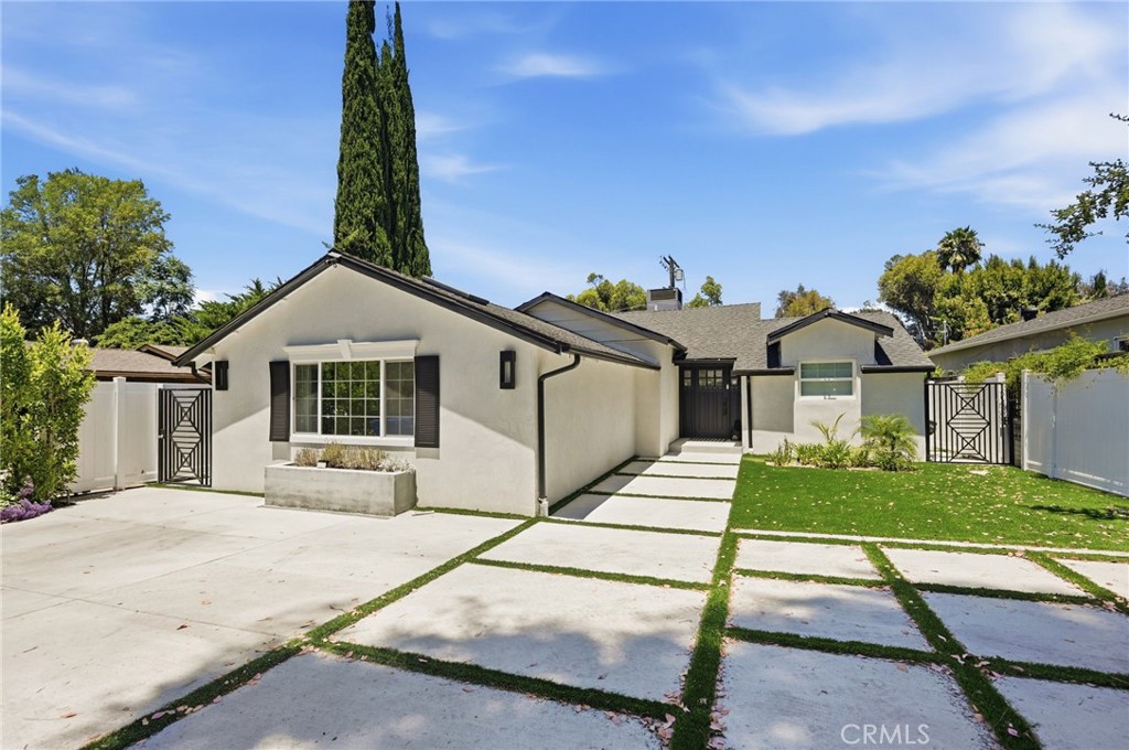21231 San Miguel Street