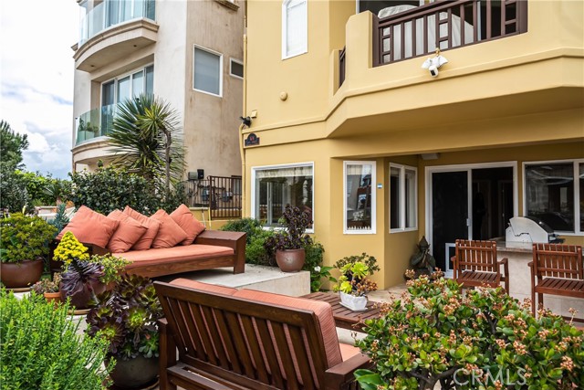 404 19th Street, Manhattan Beach, California 90266, ,Residential Income,Sold,19th,SB23056701