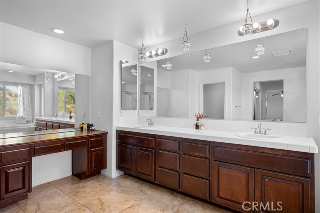 35424 Saddle Hill Road, Lake Elsinore CA: https://media.crmls.org/medias/c4c733f2-2e73-4840-8982-fdcd877e5b90.jpg