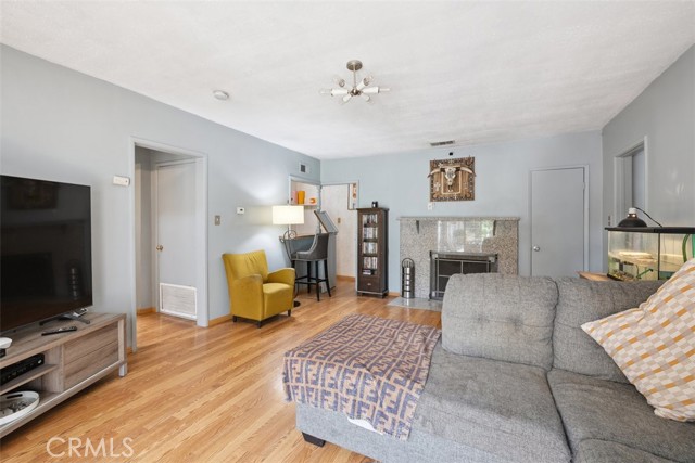 5800 Winnetka Avenue, Woodland Hills CA: https://media.crmls.org/medias/c4c771c1-735b-42b7-a177-e53ceaae5b28.jpg