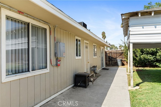 518 Lincoln Avenue, Bakersfield CA: https://media.crmls.org/medias/c4c865f0-31dc-4b2a-9d06-7ded3ef614e6.jpg