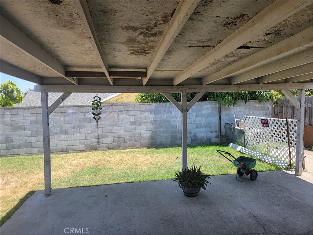 https://media.crmls.org/medias/c4c898c7-b660-49a7-8890-9190515e0251.jpg?preset=X-Large