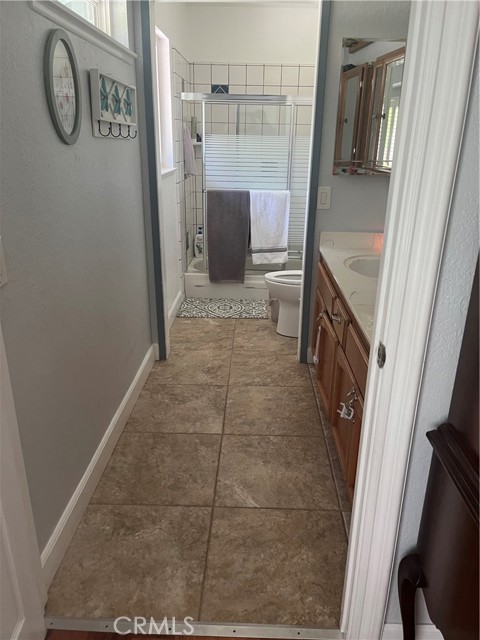9849 Canada Way, Riverside CA: https://media.crmls.org/medias/c4c8a75f-ed6b-4af5-a2f9-37b4cc2e7e68.jpg