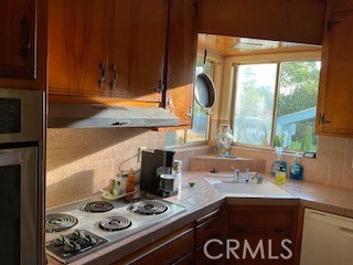 https://media.crmls.org/medias/c4c8b6d4-ed4c-4304-8577-42520221ca22.jpg?preset=X-Large