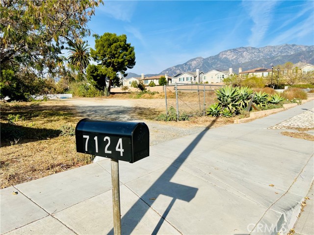 Detail Gallery Image 1 of 15 For 7124 Ramona Ave, Rancho Cucamonga,  CA 91701 - 5 Beds | 1 Baths