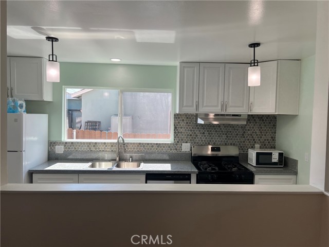 9106 Lev Avenue, Arleta CA: https://media.crmls.org/medias/c4c98a26-d77f-4c0c-89c8-945aa94510a0.jpg