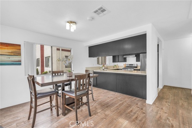 Detail Gallery Image 5 of 10 For 200 S Electric Ave a,  Alhambra,  CA 91801 - 3 Beds | 2/1 Baths