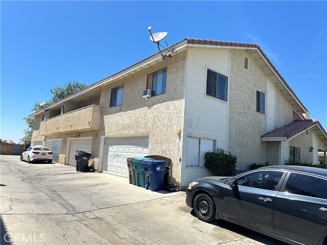 43731 8th E Street, Lancaster CA: https://media.crmls.org/medias/c4ca5ae1-8dd6-4985-9d51-1812806f9bb8.jpg