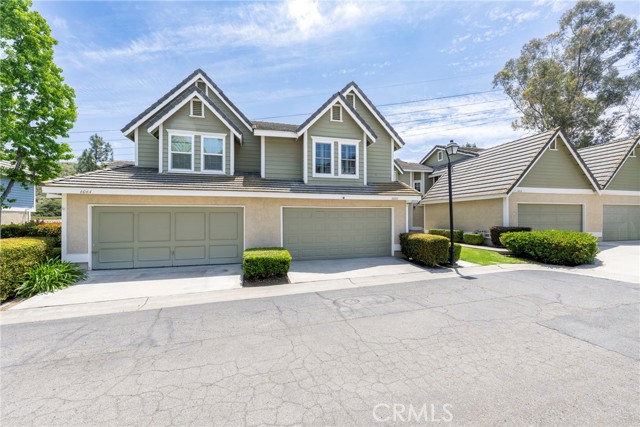 Detail Gallery Image 2 of 37 For 6060 East Summit Court, Anaheim Hills,  CA 92807 - 3 Beds | 2/1 Baths