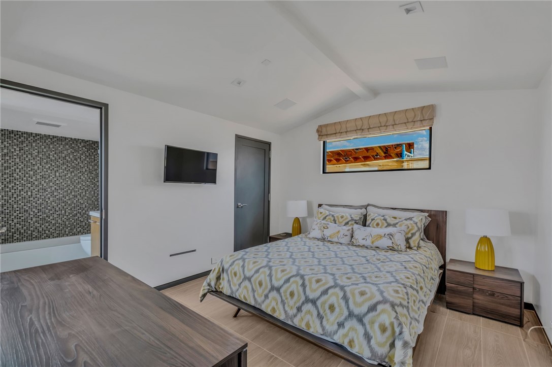 Detail Gallery Image 26 of 41 For 2314 Pacific Dr, Corona Del Mar,  CA 92625 - 2 Beds | 2/1 Baths