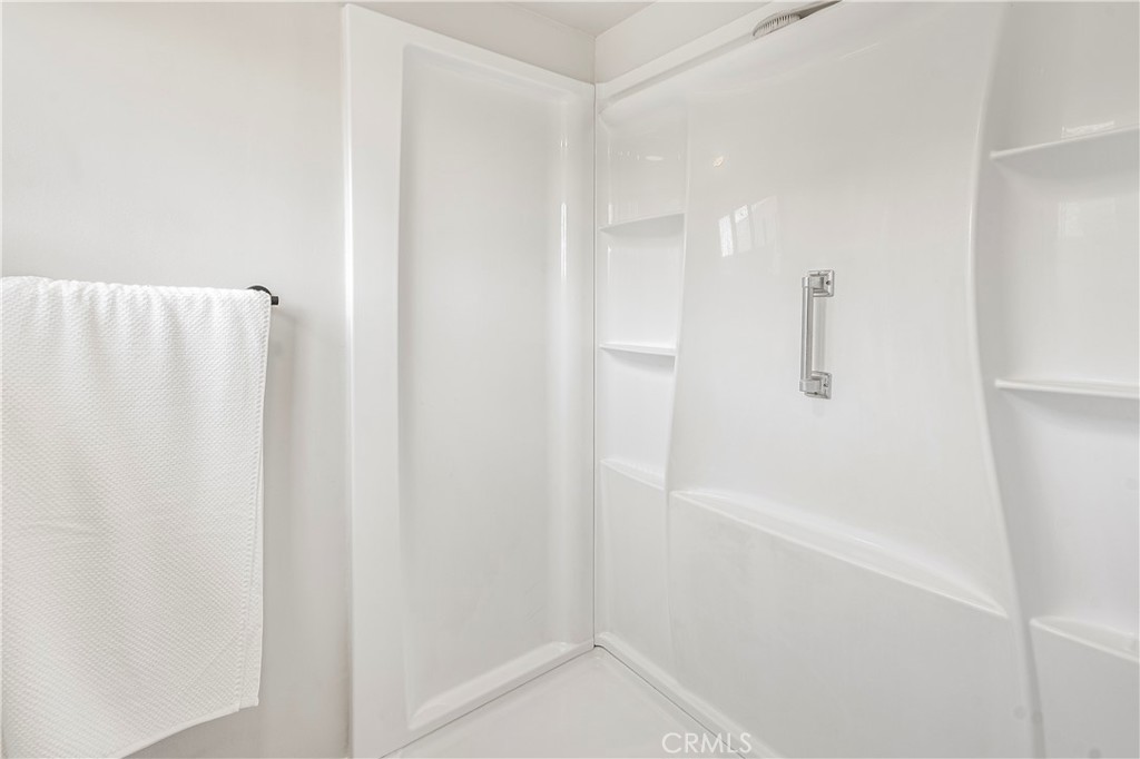 https://media.crmls.org/medias/c4cb45ae-5580-4dc0-8469-53b8a72d99f9.jpg?preset=X-Large