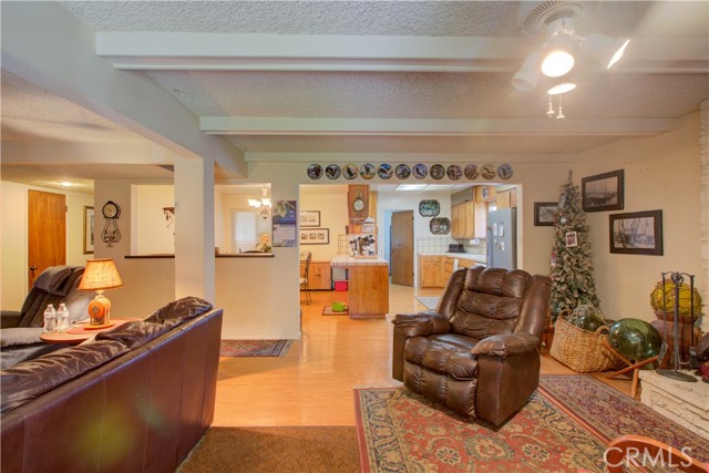5900 Washington Road, Hughson CA: https://media.crmls.org/medias/c4cbaaff-3641-487b-ae21-4bfa38f9829c.jpg