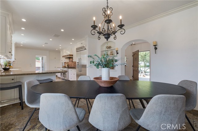 516 E Stocker Street, Glendale CA: https://media.crmls.org/medias/c4cbe9f5-02ec-456f-8e4e-78d76bf5b265.jpg