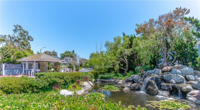 20251 Cape Coral Lane, Huntington Beach CA: https://media.crmls.org/medias/c4cd2a33-27fc-4fda-b498-977016aa1a02.jpg