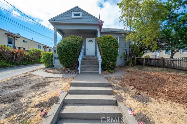 1143 Walnut Street, San Luis Obispo CA: https://media.crmls.org/medias/c4cd2dd6-f837-4fbd-936a-b9be9f7276ac.jpg