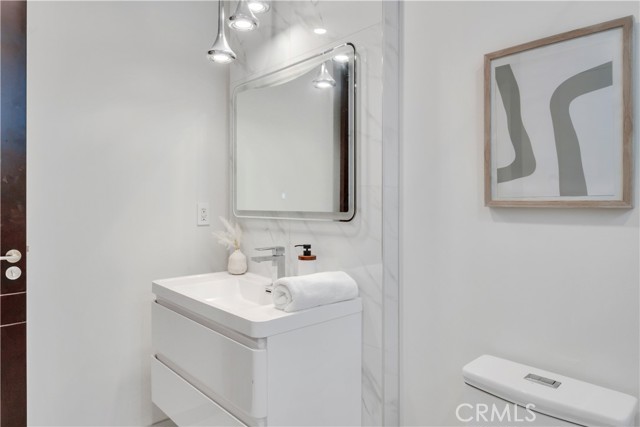 332 Avenue E, Redondo Beach, California 90277, 5 Bedrooms Bedrooms, ,6 BathroomsBathrooms,Residential,For Sale,Avenue E,SB26070979