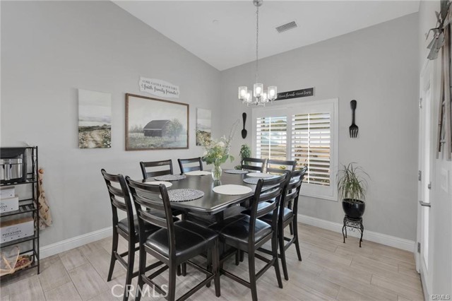 Detail Gallery Image 8 of 22 For 18950 Pachappa Rd, Apple Valley,  CA 92307 - 4 Beds | 3/1 Baths