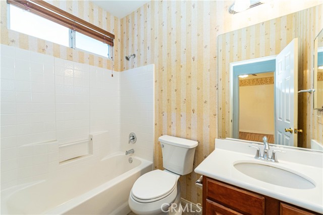 67960 Rio Vista Drive, Cathedral City CA: https://media.crmls.org/medias/c4ce866e-e1bb-400b-8f8d-40208e3e2804.jpg