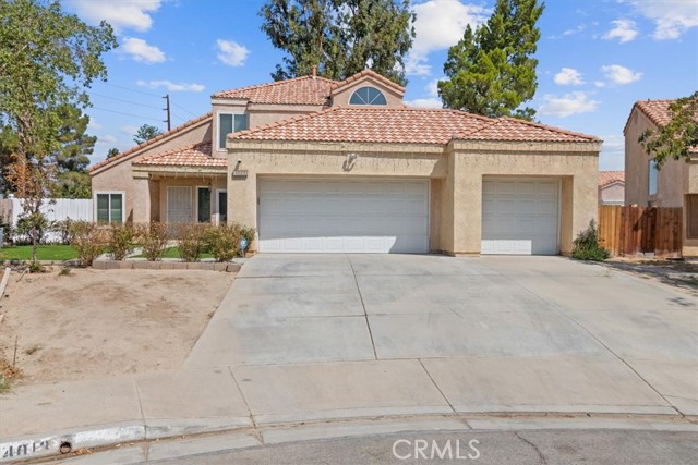 4023 Lexington Court, Palmdale CA: https://media.crmls.org/medias/c4cf6240-93d6-400d-b9db-e74089f880ce.jpg