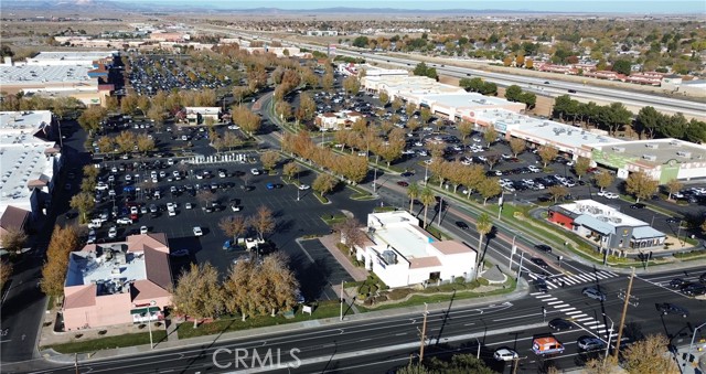 44333 Albeck, Lancaster CA: https://media.crmls.org/medias/c4cfc7b0-854e-492d-b86c-9166bdf14634.jpg