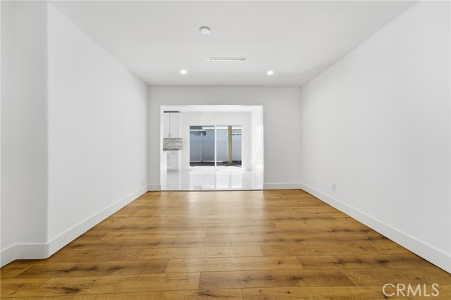 Detail Gallery Image 5 of 57 For 6015 Laurelgrove, North Hollywood,  CA 91606 - 5 Beds | 5 Baths