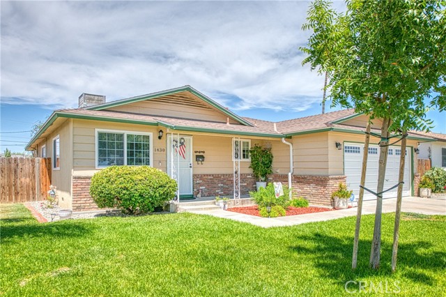 1430 W Bush Street, Lemoore CA: https://media.crmls.org/medias/c4cffd70-b896-47b2-90bf-5cafed765dfd.jpg