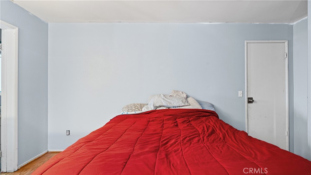 https://media.crmls.org/medias/c4d1231f-dc91-4c49-9eda-0101de5cf42a.jpg?preset=X-Large
