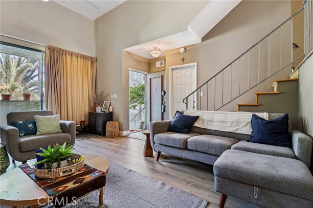 1832 Oak Tree Drive, Los Angeles CA: https://media.crmls.org/medias/c4d13e45-cf0c-4db9-b61f-4737403c8b2c.jpg