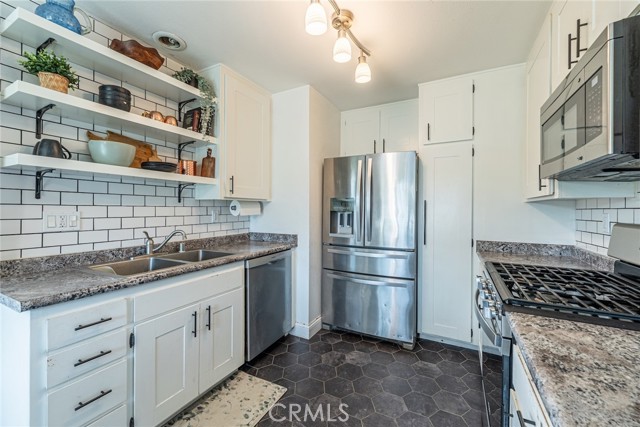 Detail Gallery Image 10 of 38 For 2784 W Pepper Tree Dr, Anaheim,  CA 92801 - 3 Beds | 2 Baths