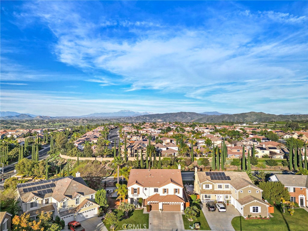 https://media.crmls.org/medias/c4d2058f-394d-42a0-ae67-13a6fd9f39ac.jpg?preset=X-Large