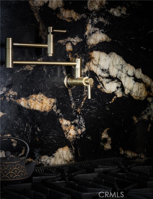 Detail Gallery Image 8 of 64 For 15719 Hartsook, Encino,  CA 91436 - 4 Beds | 4/1 Baths