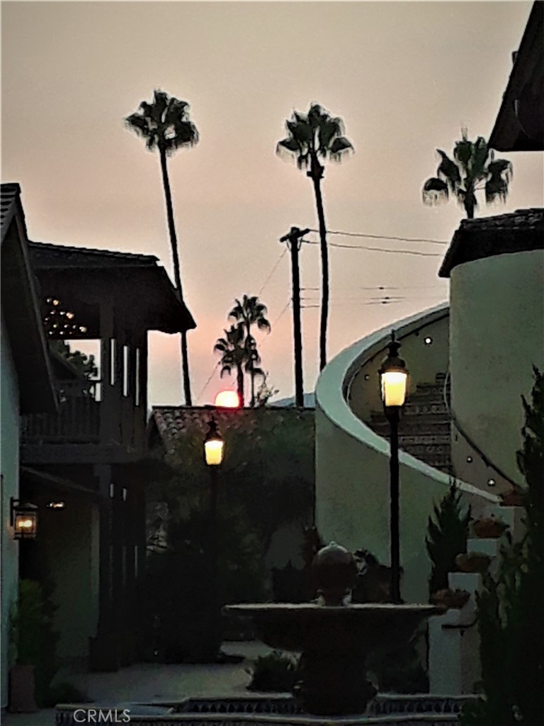 https://media.crmls.org/medias/c4d34a0c-da8d-44ce-9acb-8e57abf4d2b6.jpg?preset=X-Large