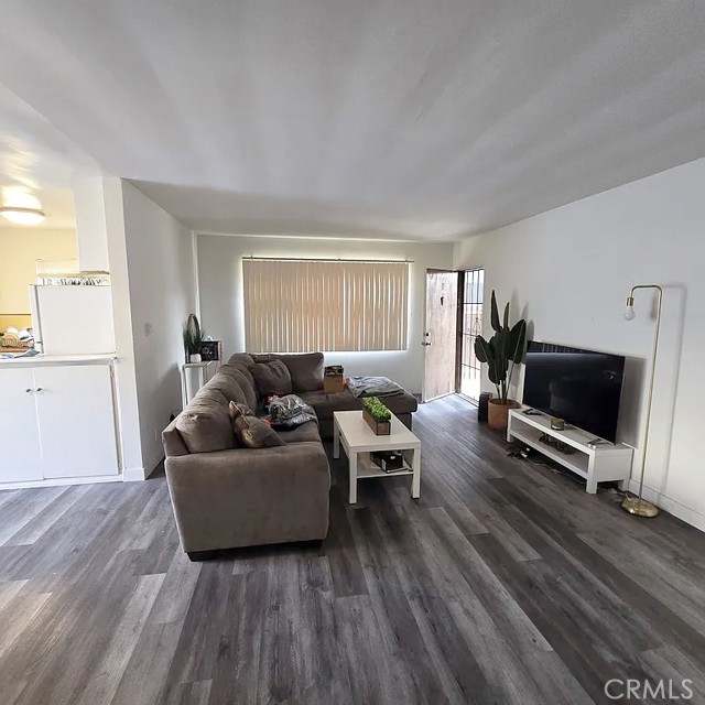 1132 S Holt Avenue, Los Angeles CA: https://media.crmls.org/medias/c4d498d9-013d-4071-9434-94ad30e0d827.jpg
