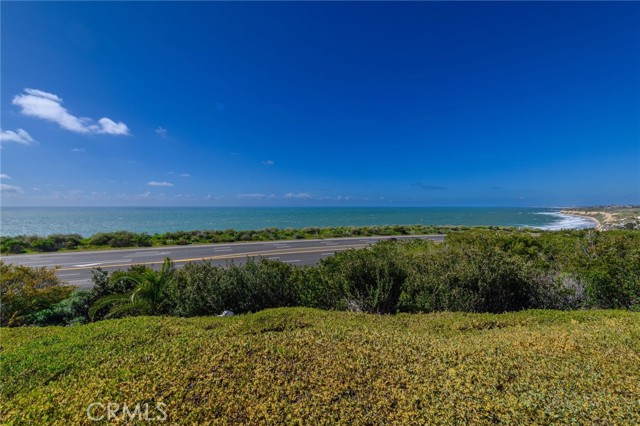 24 Wharfside Drive, Newport Coast CA: https://media.crmls.org/medias/c4d4ed68-fb8e-407f-b89a-5adc5bb0b2fc.jpg