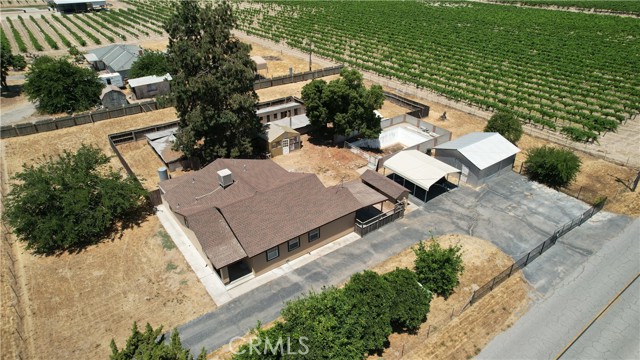 1492 W Sumner Avenue, Fresno CA: https://media.crmls.org/medias/c4d4fc9d-efd9-4b56-a023-83f7f5cc5476.jpg