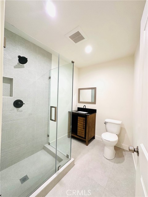 Detail Gallery Image 16 of 21 For 11104 Oxnard St, North Hollywood,  CA 91606 - 4 Beds | 3 Baths