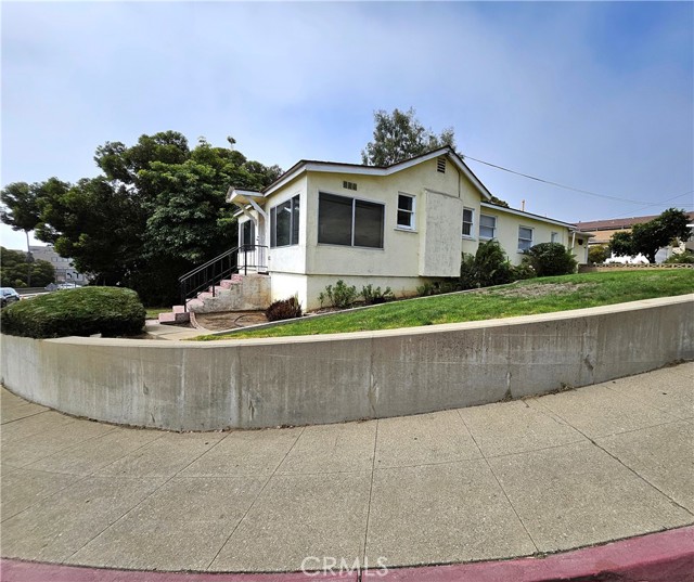 Detail Gallery Image 2 of 25 For 477 Hinds Ave, Pismo Beach,  CA 93449 - 2 Beds | 2 Baths