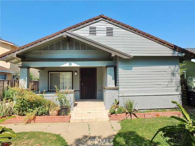 Detail Gallery Image 1 of 3 For 1325 E 8th St, Long Beach,  CA 90813 - 5 Beds | 3 Baths