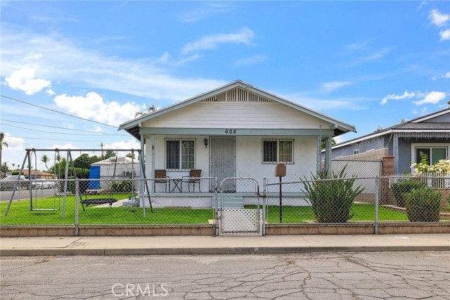 608 Western Avenue, San Bernardino CA: https://media.crmls.org/medias/c4d6540c-8e0d-4d46-94d7-e2b10b84cbfd.jpg