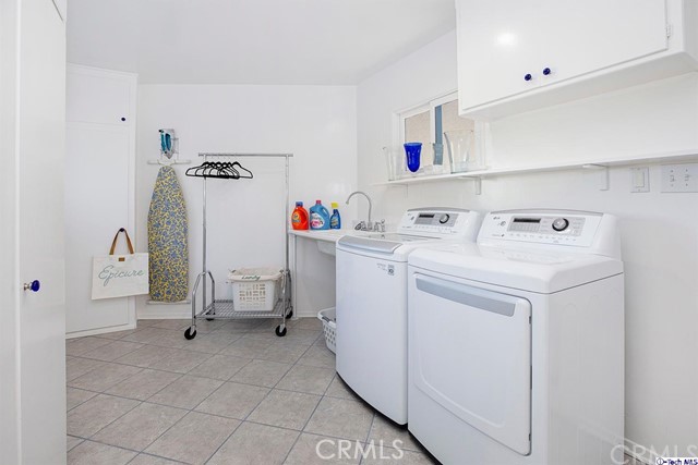 3 Bed Home for Sale in Encino, California