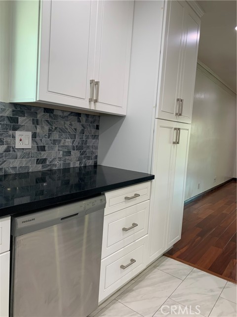 220 Laurel Avenue, Arcadia CA: https://media.crmls.org/medias/c4d6adba-f4d4-4d60-8ccb-7e4c12573e3d.jpg