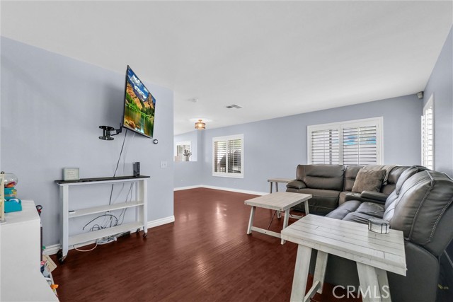 Detail Gallery Image 6 of 31 For 4519 Ferngreen, Hemet,  CA 92545 - 5 Beds | 2/1 Baths