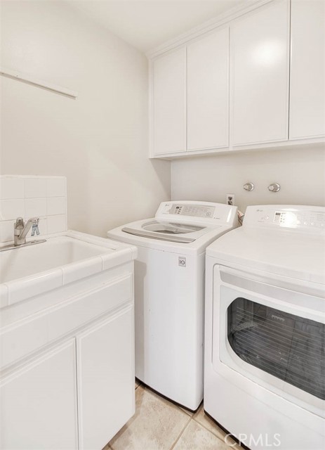 Laundry room on 1st floor