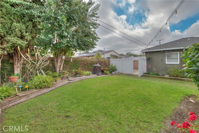 Detail Gallery Image 39 of 44 For 6034 Pepperwood, Lakewood,  CA 90712 - 3 Beds | 2 Baths